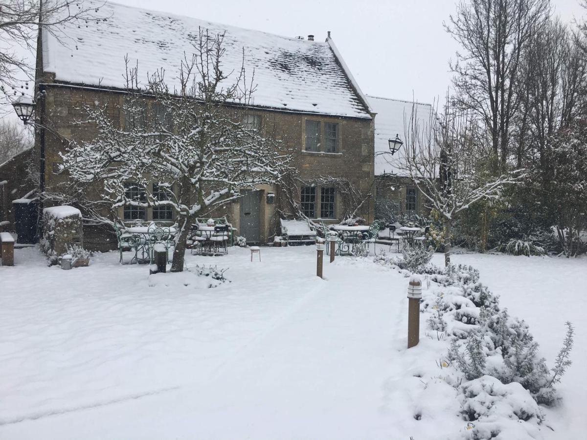 Pear Tree Inn Whitley Whitley (Wiltshire) Exterior foto